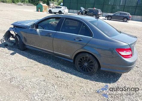 2009 Mercedes-Benz C 300 Luxury 4Matic/Sport 4Matic z USA, uszkodzony, nr VIN WDDGF81X19F198496